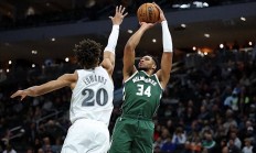 B体育官方登录入口-包含雄鹿队核心球员发挥出色，引领球队连胜的词条