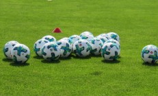 B体育官网app-多特蒙德击败科隆，德甲前四保持稳定排名领跑竞争对手，德甲多特蒙德队