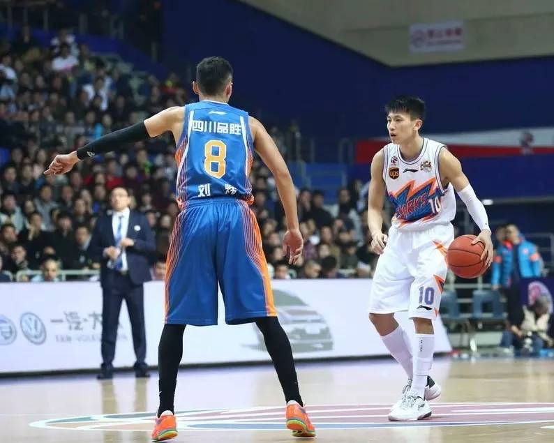 黑龙江男篮豪取胜利,领跑积分榜 黑龙江男篮豪取胜利,领跑积分榜