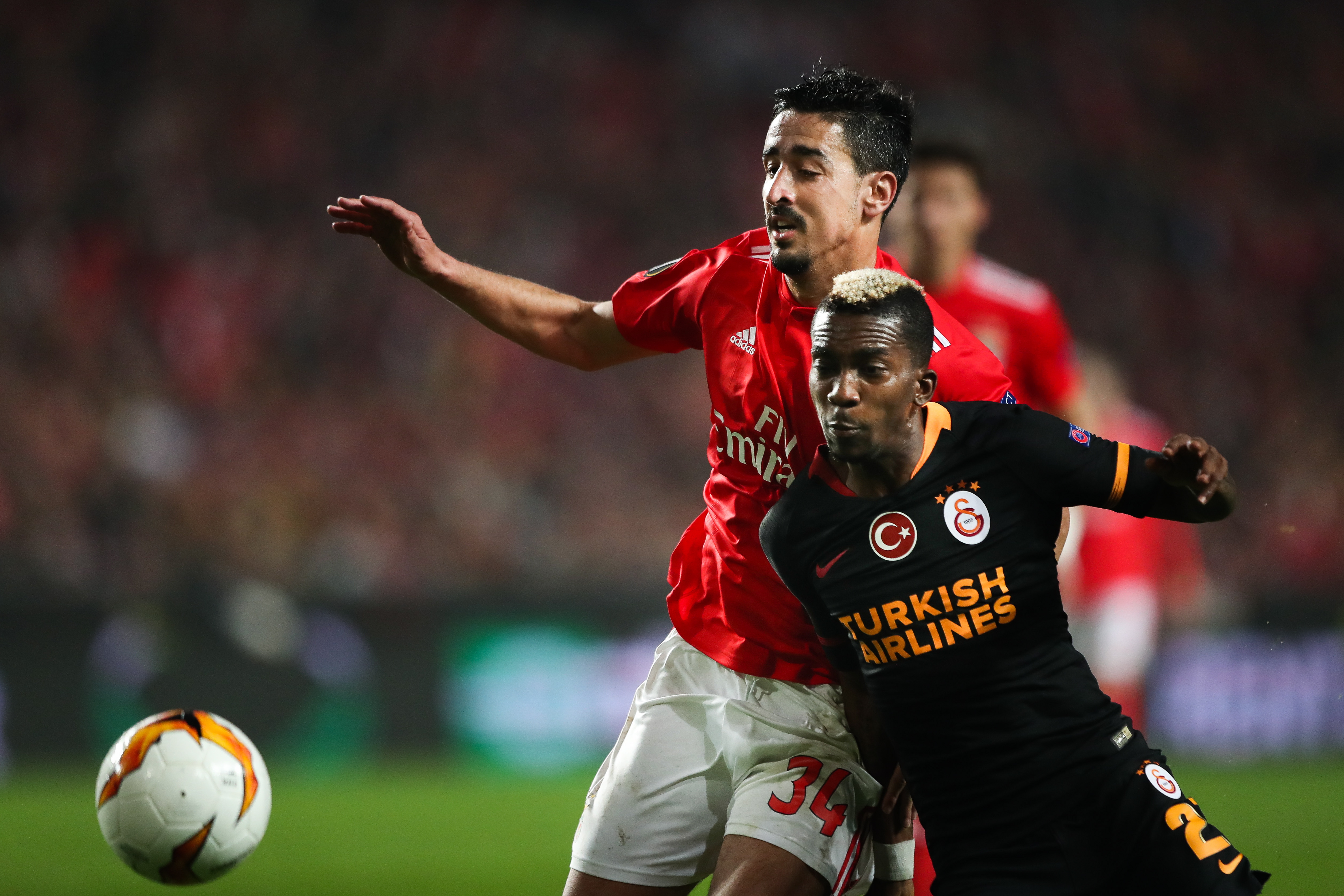 关于摩尔多瓦队员英勇抗敌，晋级前十六强的信息