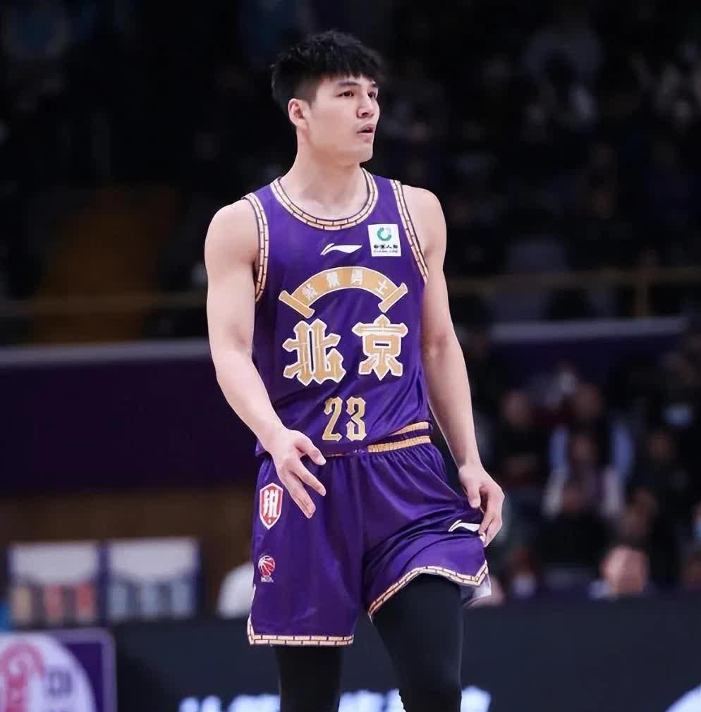 包含上海男篮在客场逆袭，战胜北控男篮的词条