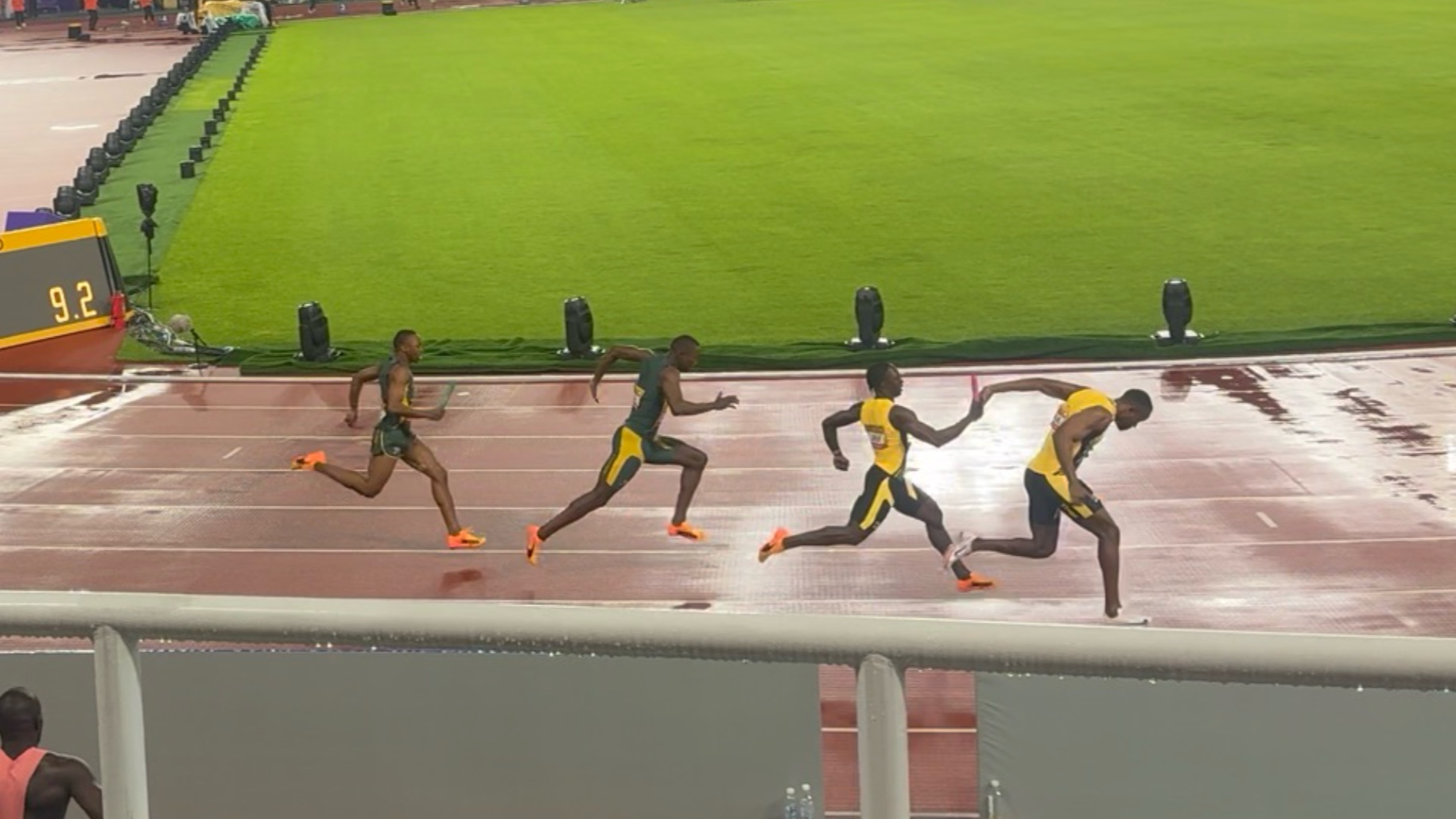 南非田径选手刷新纪录,夺得金牌 南非田径选手刷新纪录,夺得金牌