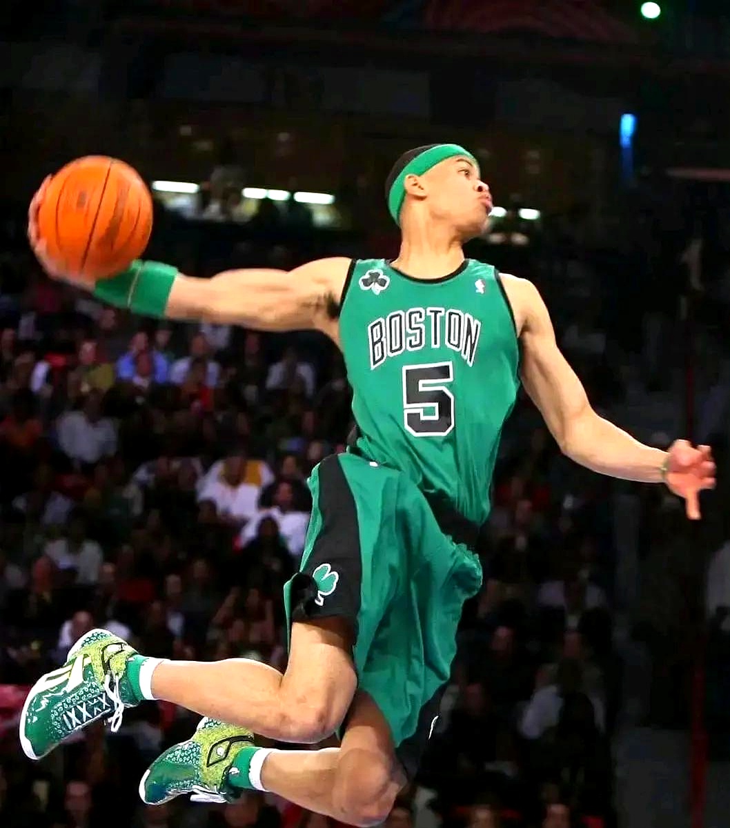 篮网主帅赞赏年轻球员表现，展现出色潜力与激情的简单介绍