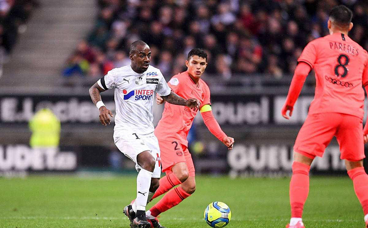 关于南特客场击败亚眠，保持排名稳定的信息