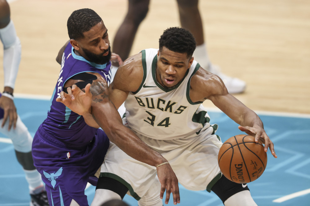 雄鹿客场大胜黄蜂继续领跑 雄鹿客场大胜黄蜂继续领跑