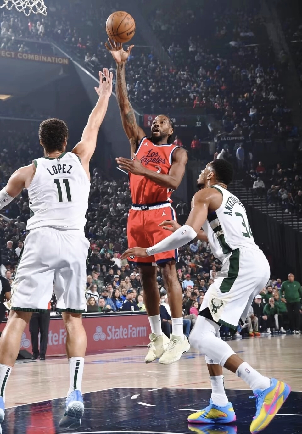 包含雄鹿队核心球员发挥出色，引领球队连胜的词条