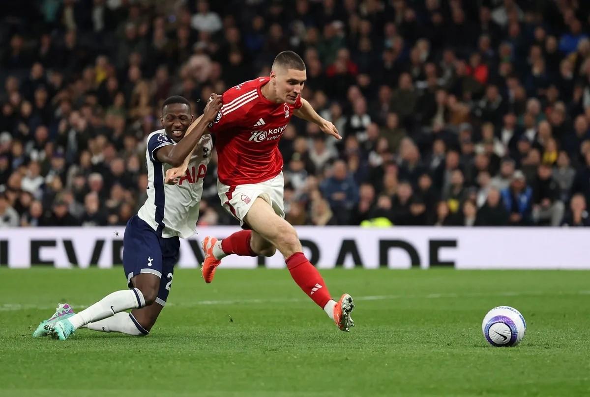 热刺主场不敌，遭遇赛季首场失利