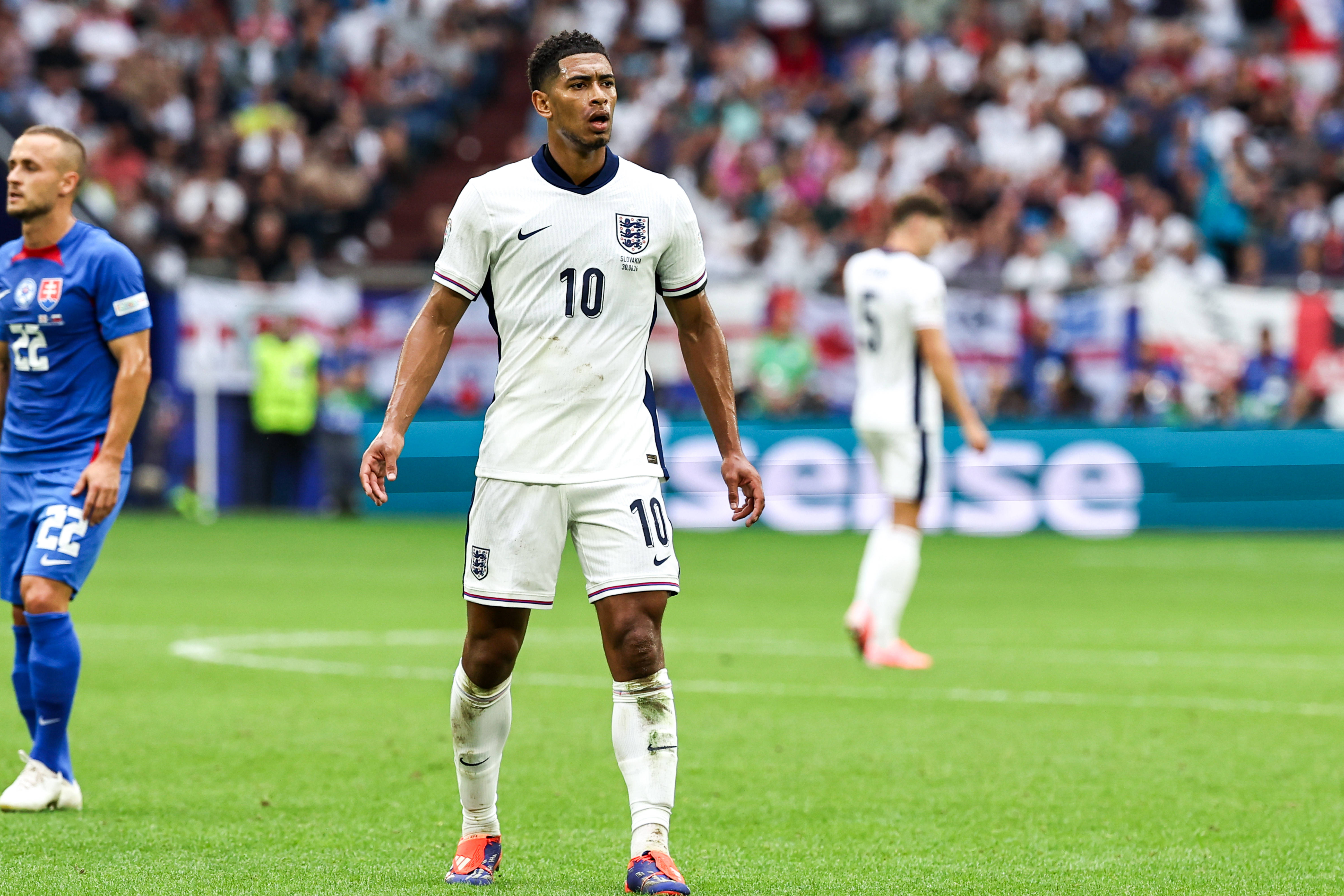 英格兰队在国外足球比赛中受挫